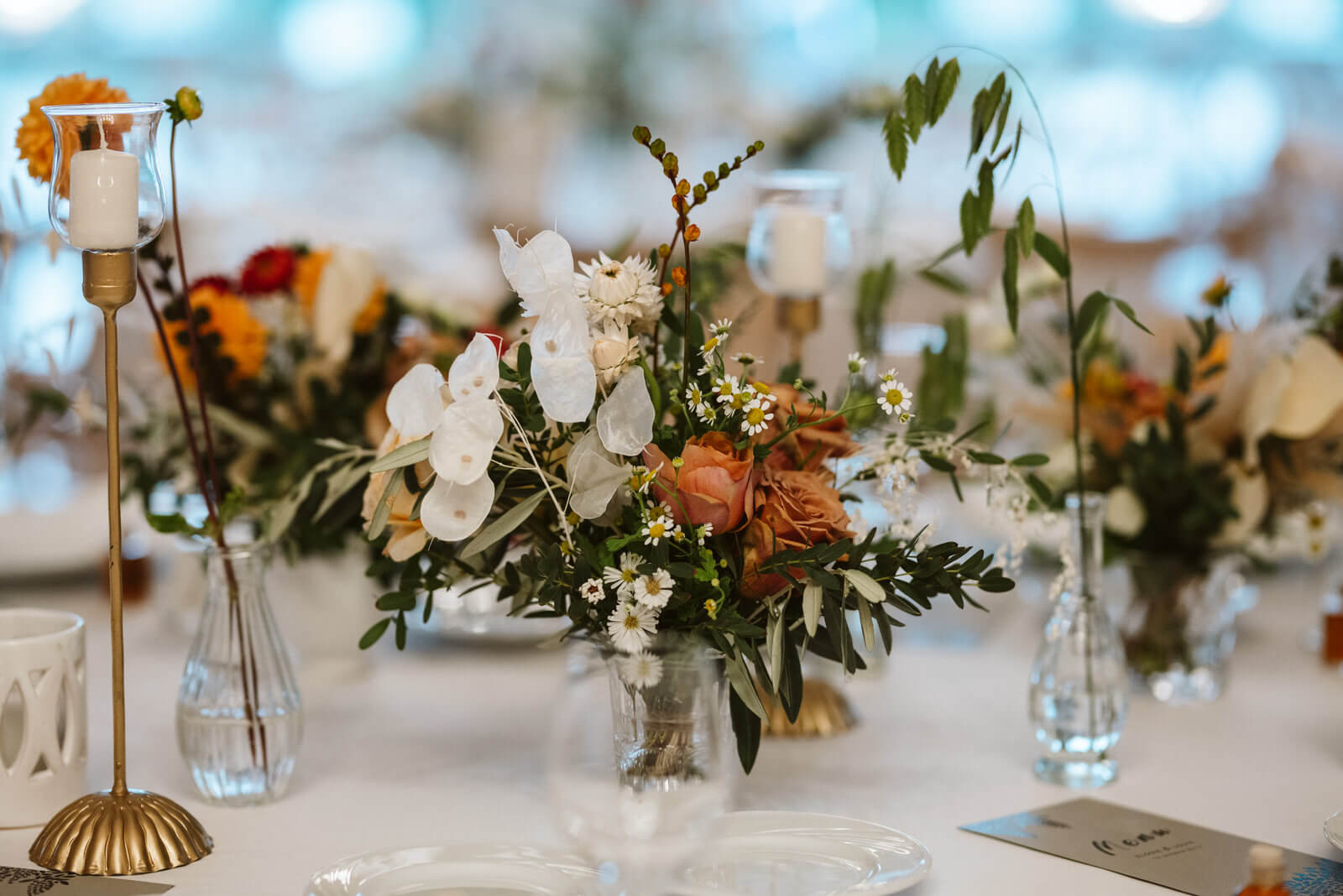 matrimonio autunnale in Puglia tavolo e fiori